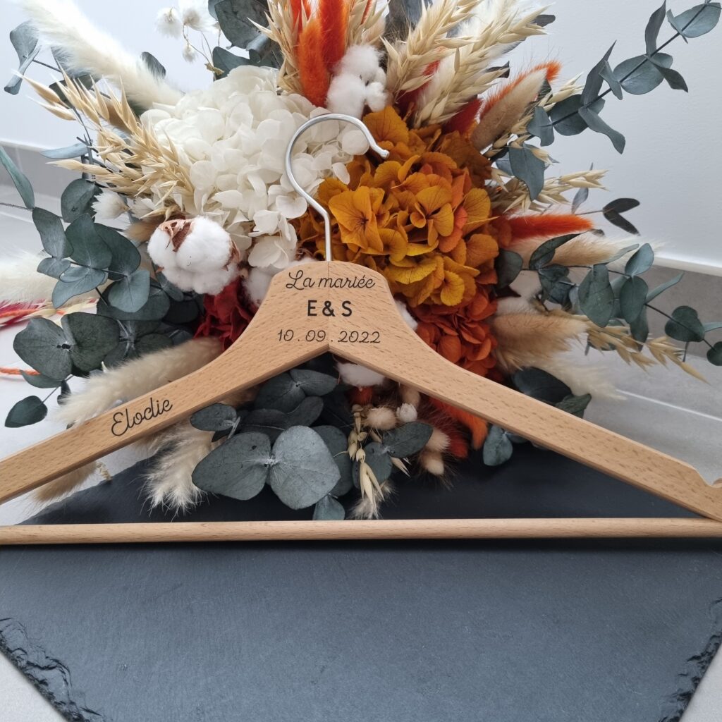 cintre-mariage-personnalis-cr-ations-d-elodie