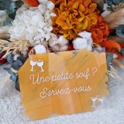 plexiglass-personnalized-wedding-decoration5