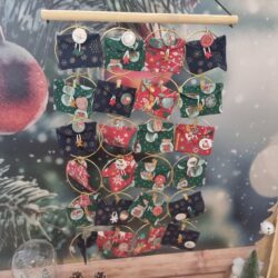 calendrier-de-lavent-avec-pochettes-en-tissu