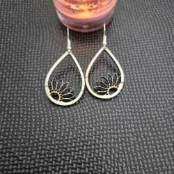 Boucles d'oreilles florales en bois 4