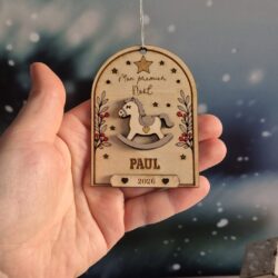 Décoration de Noël en bois en forme de cheval à bascule avec prénom et nœud rouge